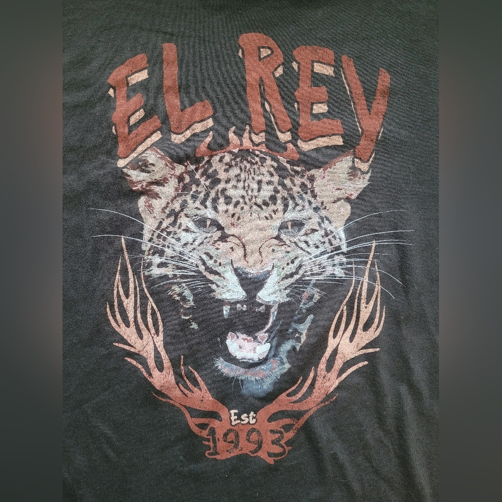 EL REY Trust the Universe t-shirt